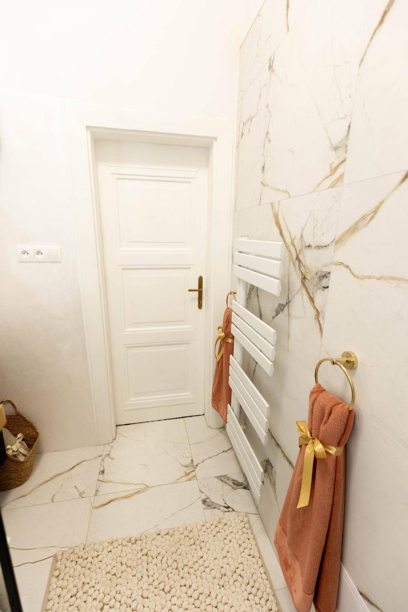 New, Stylish And Spacious Apartment Братислава Экстерьер фото